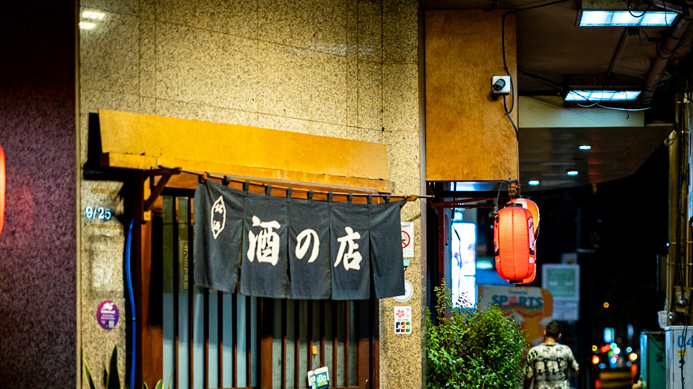 GFX50S II f/1.7 1/100sec ISO-500 80mm