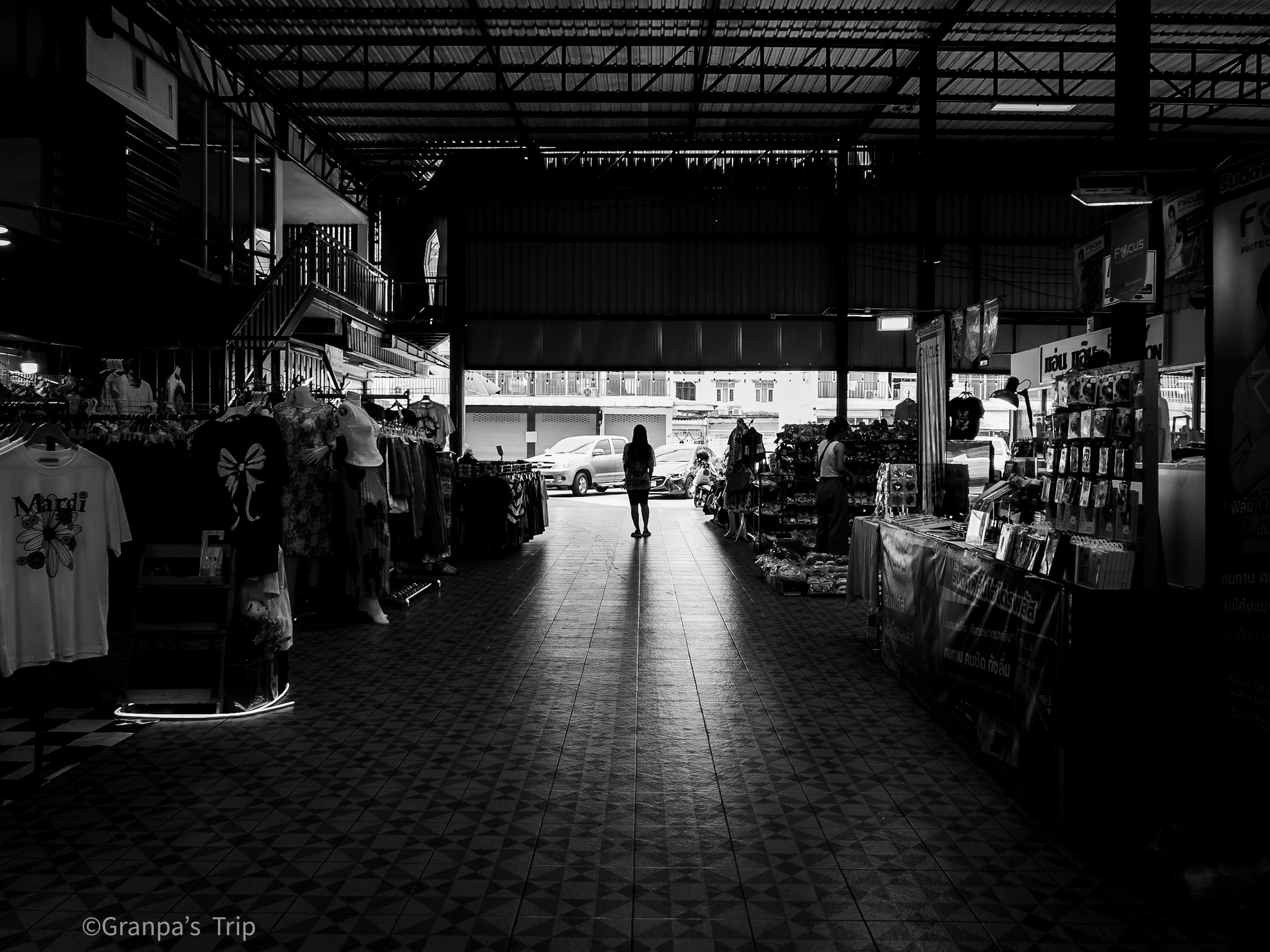 DSC-RX100M7 f/2.8 1/125sec ISO-100 9mm