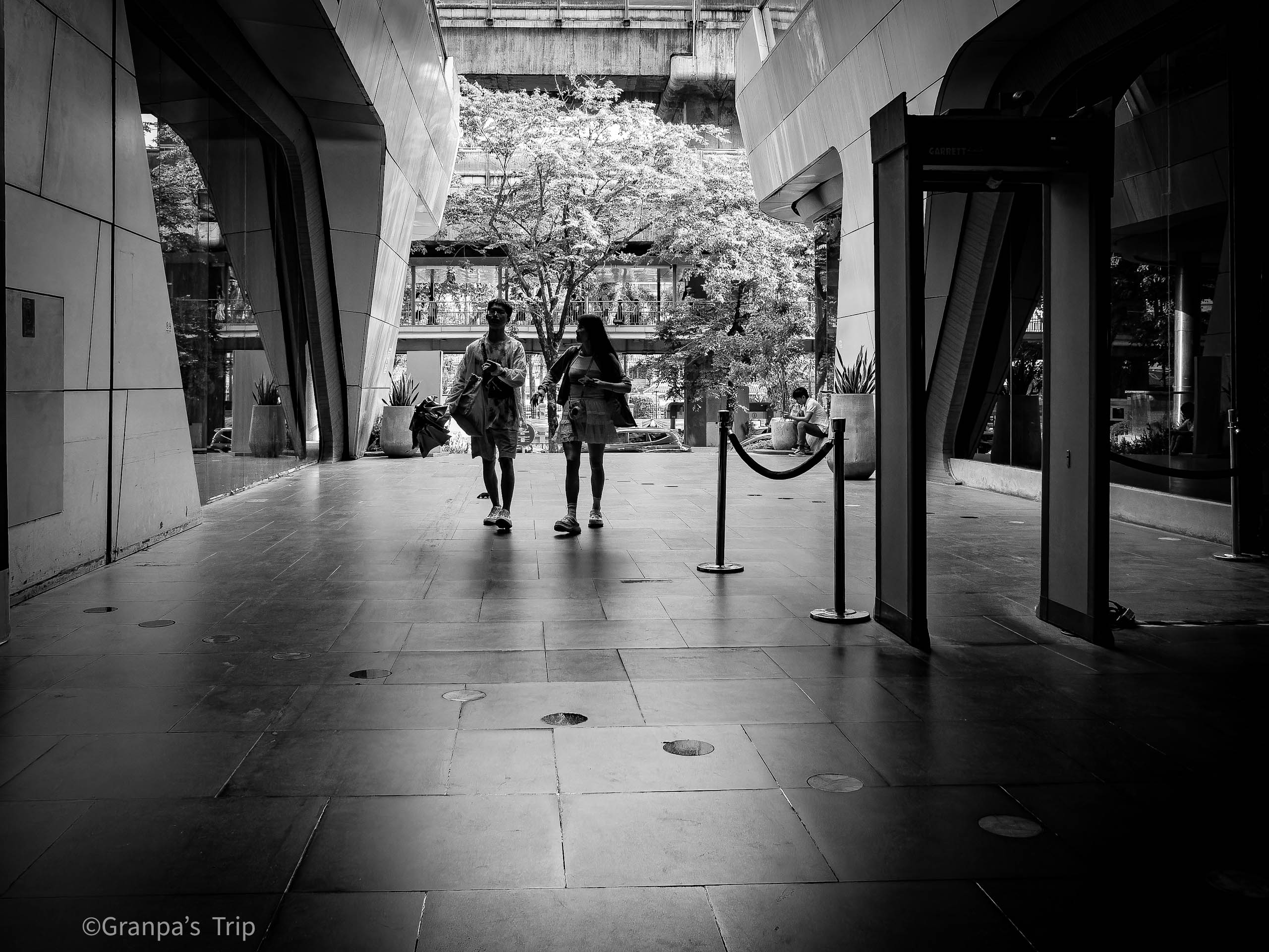DSC-RX100M7 f/2.8 1/500sec ISO-100 9mm