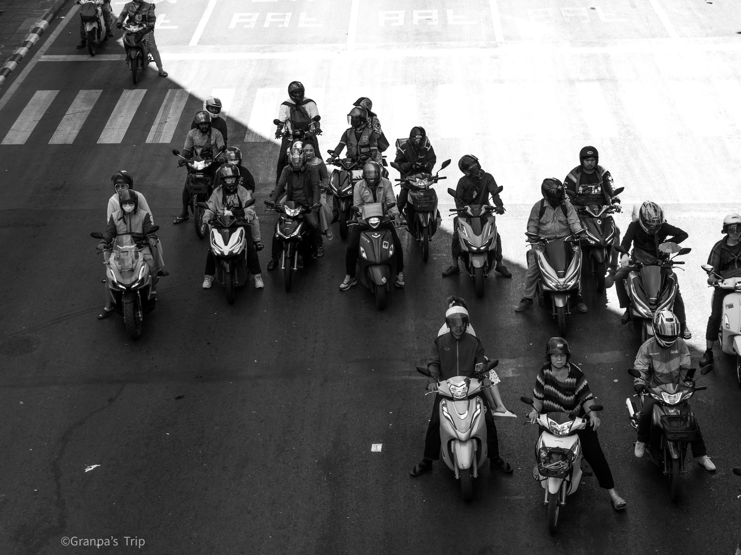 DSC-RX100M7 f/4 1/320sec ISO-250 25.85mm