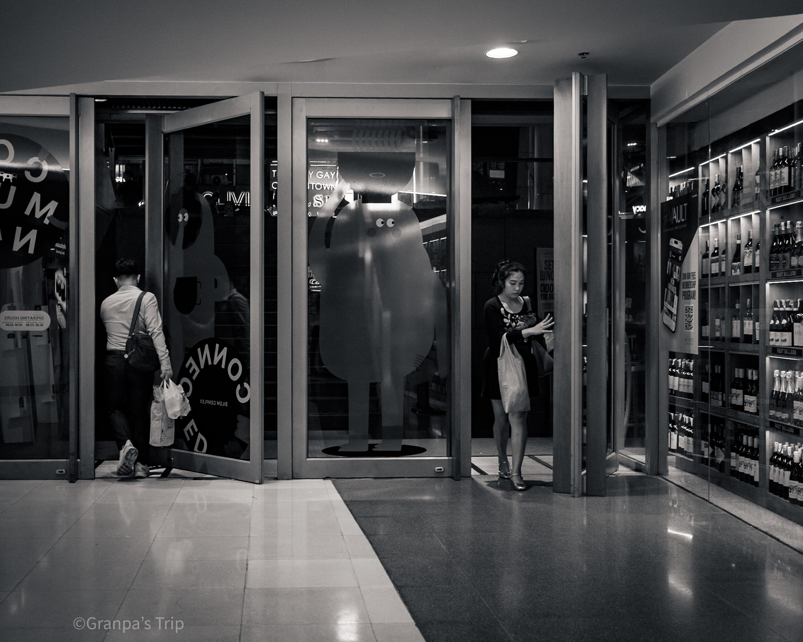 X-E5 f/2.8 1/125sec ISO-1250 23mm